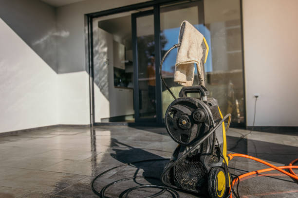 Best Animal Enclosure Cleaning  in Las Palmas Ii, TX